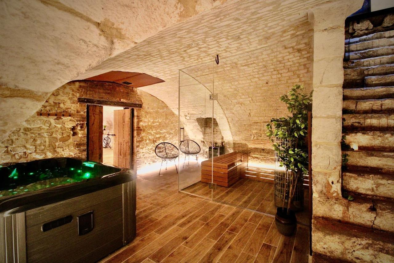Spa Gaalor***** - Jacuzzi & Sauna A Ruan Exterior foto