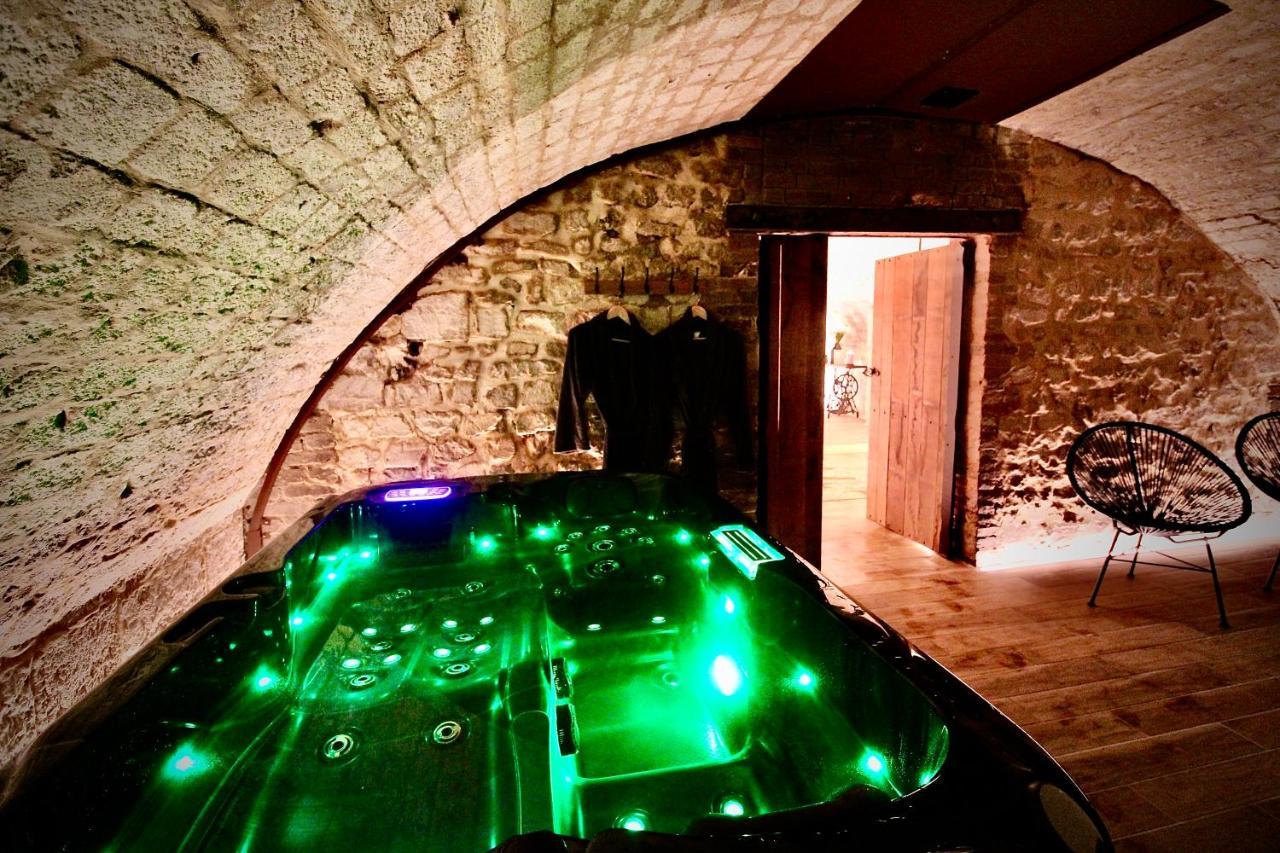 Spa Gaalor***** - Jacuzzi & Sauna A Ruan Exterior foto