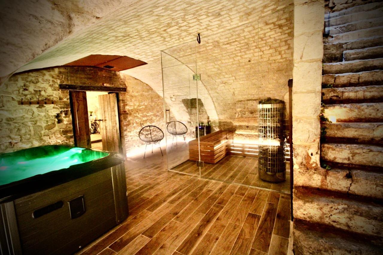 Spa Gaalor***** - Jacuzzi & Sauna A Ruan Exterior foto